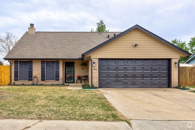 Building Photo - 816 N Briarcliff Dr Rental