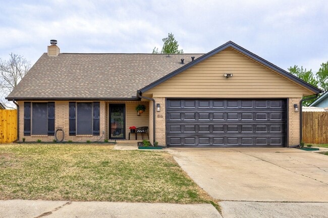 Photo - 816 N Briarcliff Dr House