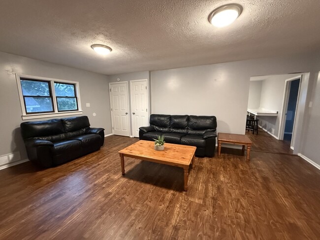 Building Photo - 742 Locust St Unit 1
