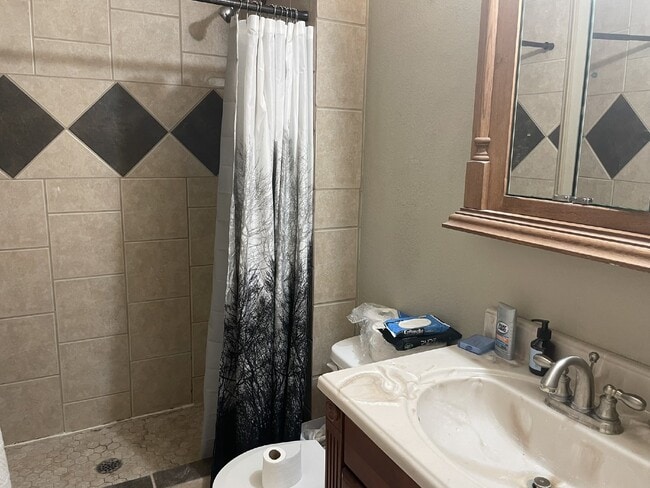 Photo - Lovely 3 bedroom 2 bath brick home in exce...