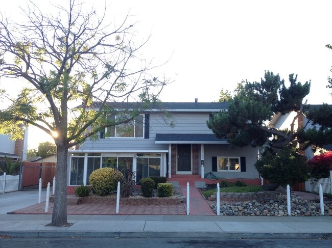 Building Photo - 4239 Ogden Dr