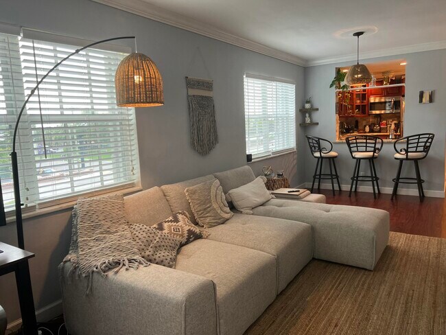 Photo - 2301 NE 14th Street Causeway Unidad 306 E