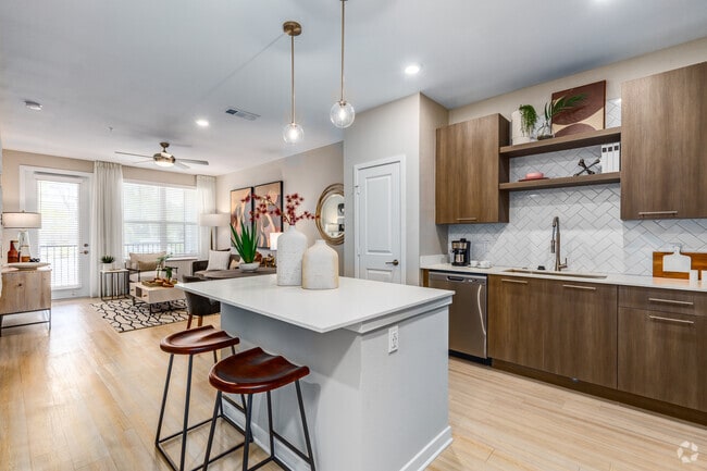 1 BR, 1 BA - 795SF