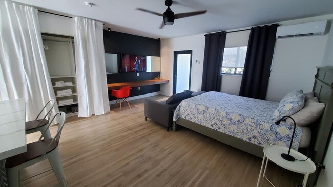 Photo - 740 SW 9th St Unit SI ID1605646P