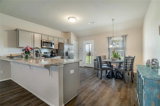 Photo - 636 Woodcreek Lp