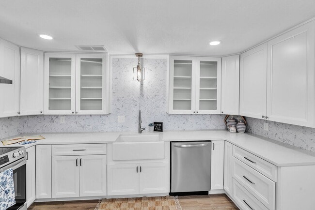 Photo - A spacious 3-bedroom, 2-bath layout provides plenty of room for family and guests!