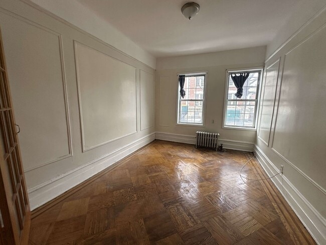 Building Photo - 28-18 41st Ave Unit 2R