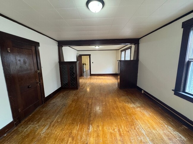 Building Photo - 616 S Grand Ave Unit C
