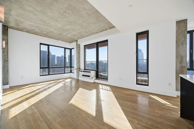 Photo - 225 E 138th St Unidad PH1