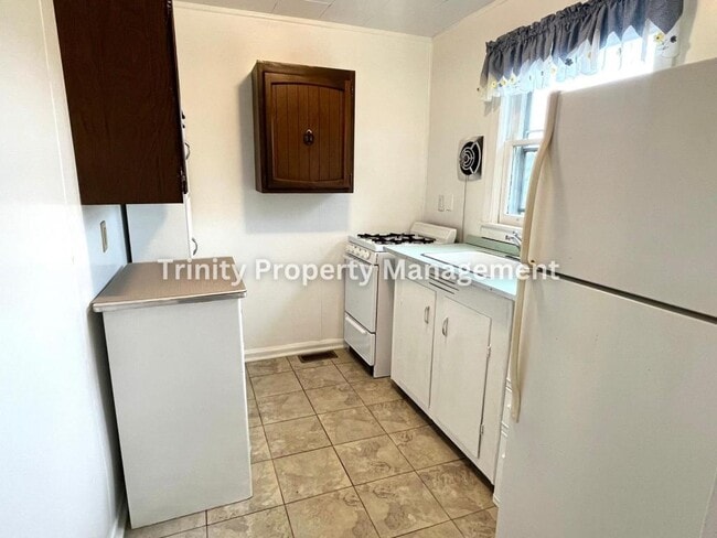 Photo - 210 1/2 Burton Ave