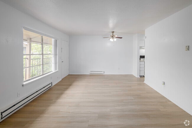Studio - 471SF - Living and Dining Area