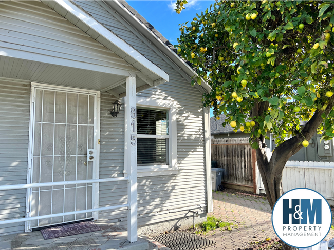 Building Photo - Cozy Home in Downtown Hollister