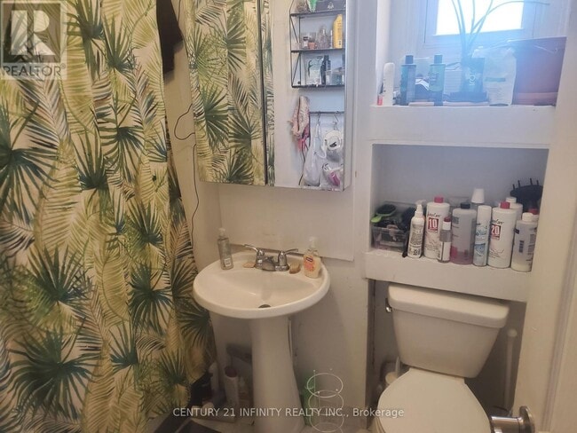 Photo - 134 Simcoe St S Unit 2