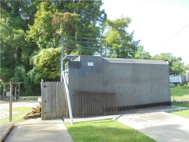 Photo - 2139 Highway 90 W