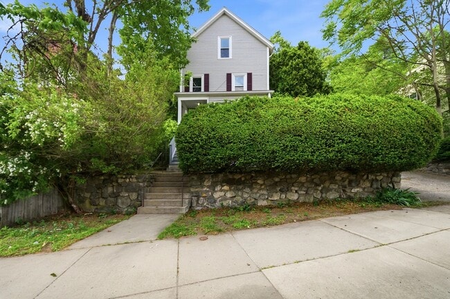 Building Photo - 722 Highland Ave Unit 2