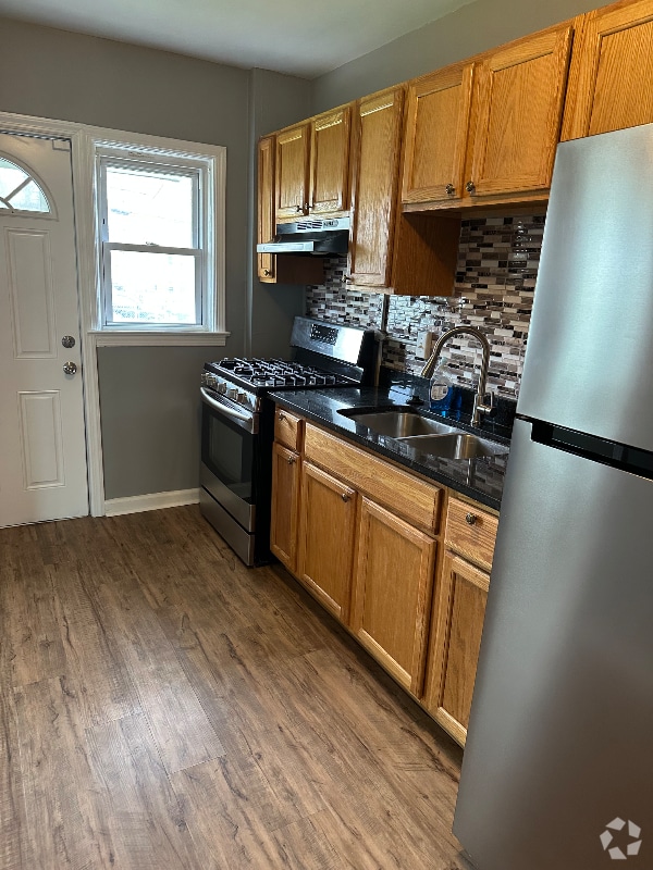 Building Photo - 1504 E Cold Spring Ln Rental