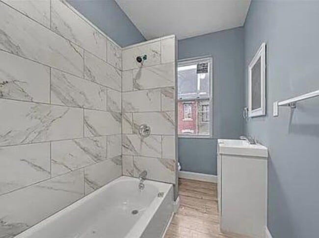 Photo - 1221 Boyle St