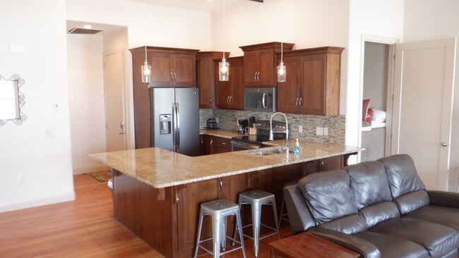 Furnished 2 bed / 1 bath Condo - Luxury Li... - Furnished 2 bed / 1 bath Condo - Luxury Li...