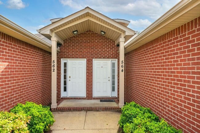 Photo - 564 Rose Cottage Cir