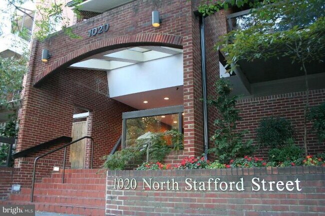 Photo - Ideally Located Condo with Underground Parking and Sun-Filled Living Unit 306