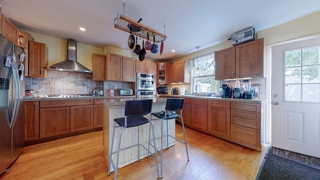 Building Photo - 2 Ward Ct Unit 1