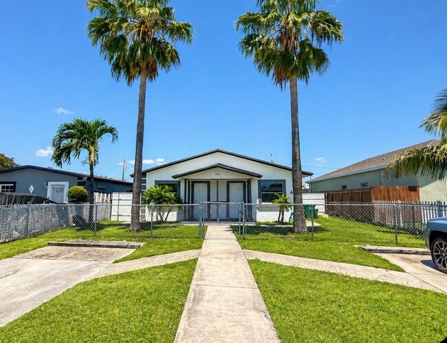 Building Photo - 519 NW 10th Ave