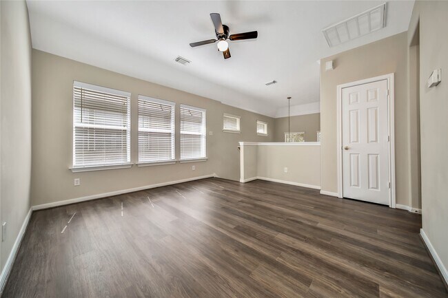 Photo - 111 W Burberry Cir