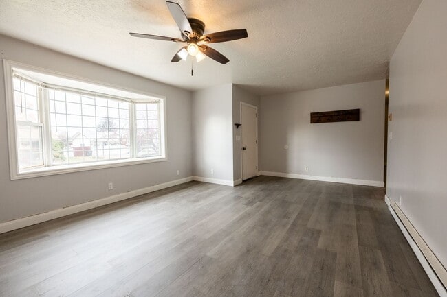 Photo - 4 BED 2 BATH HOME WITH BONUS ROOM IN IDAHO FALLS