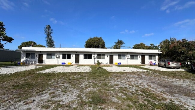 Building Photo - 313 Swain Blvd Unit 313 Swain Blvd