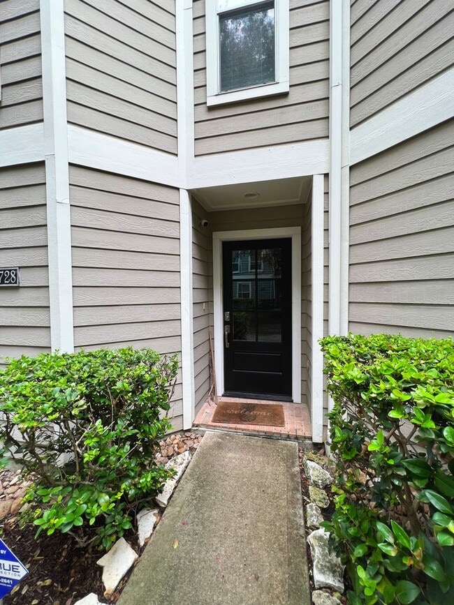 Photo - 1728 Bevis St
