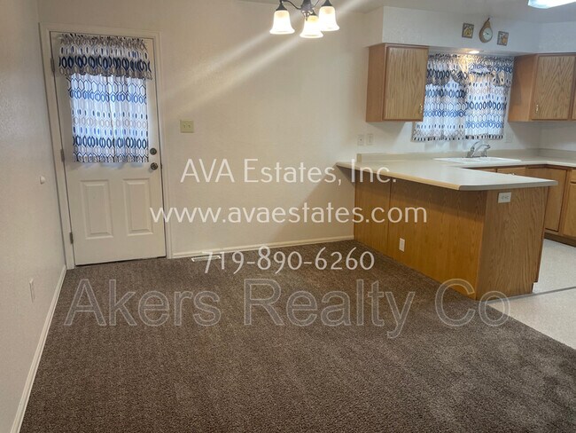 Photo - 2726 Poplar St Unit B