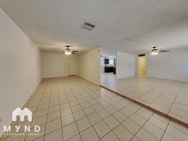 Photo - 5619 N 61st Cir