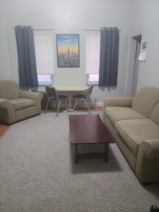 Building Photo - 2344 Prospect Ave E