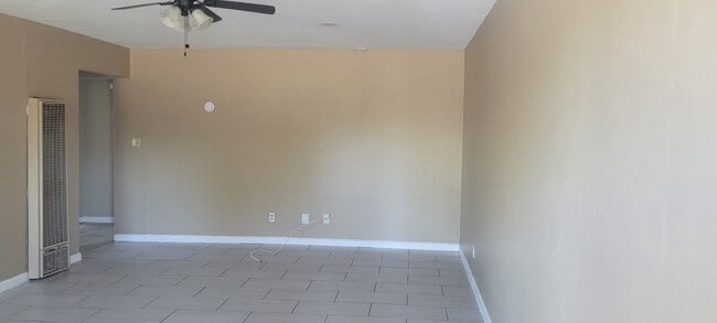 Building Photo - 1852 Robin Ln