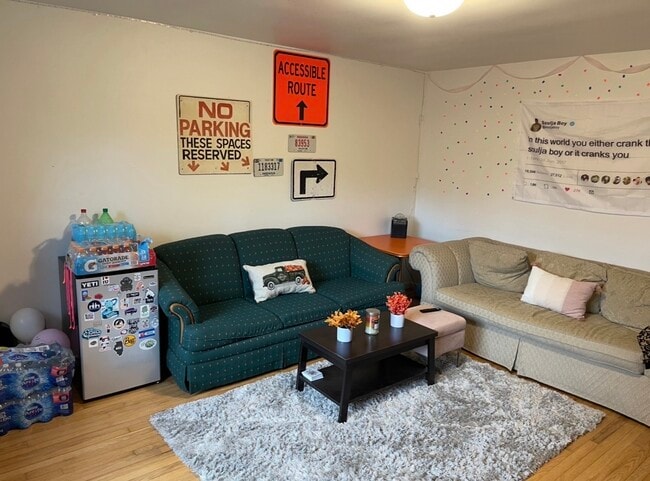 731 S Woodlawn Ave Unit 731 Woodlawn Apt B