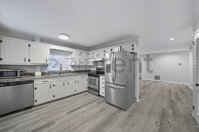 Photo - 792 Marstevan Dr NE