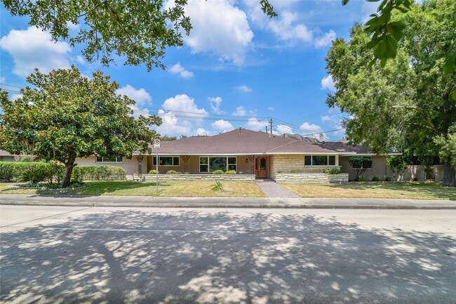 Photo - 3318 N Braeswood Blvd House