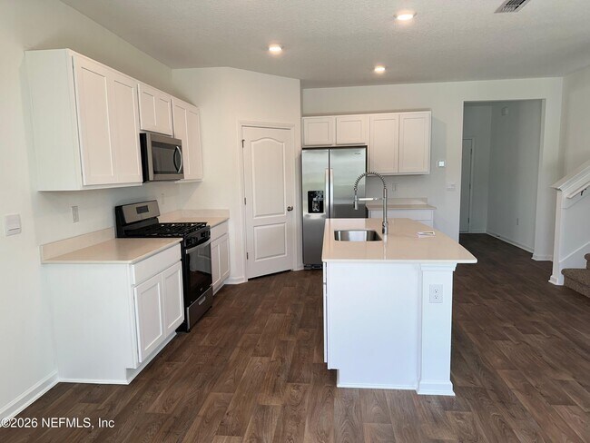 Photo - 190 Ardila Cir