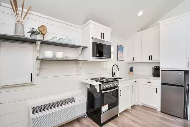 Photo - 5324 Avenue L