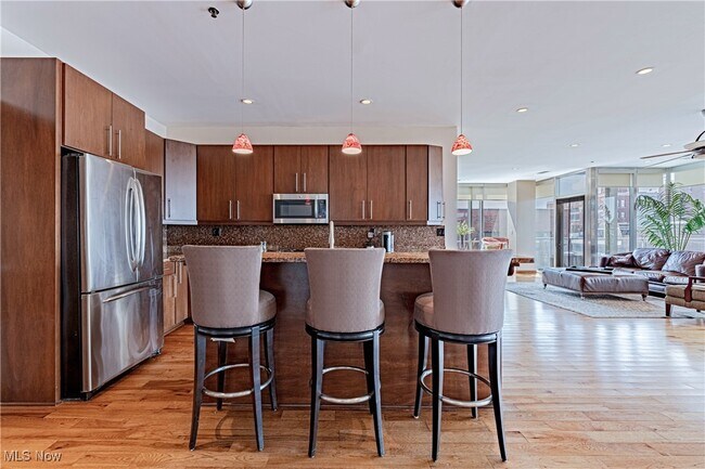 Photo - 701 W Lakeside Ave Unit 606