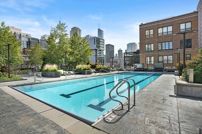 Photo - 163 W Superior St