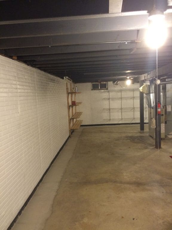 814 sq ft of clean, dry storage with shelving