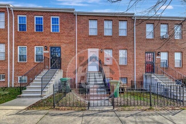 Photo - 1105 N Central Ave Townhome