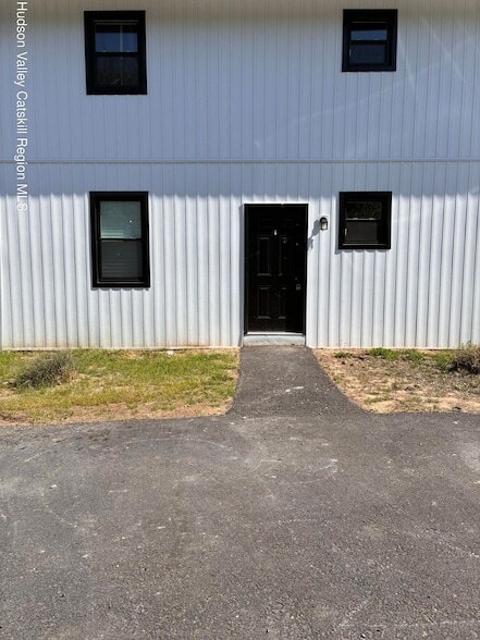 Building Photo - 1154 US-9 Unit 8