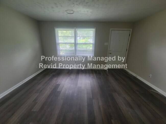 Photo - Beautiful 3 Bedroom Home!