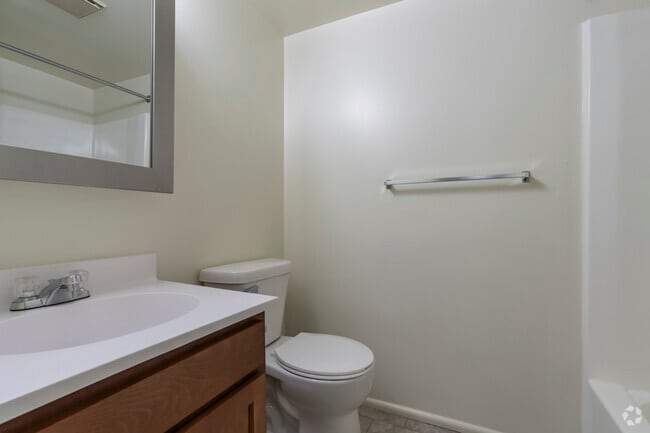 1BR, 1BA - 600SF - Bathroom