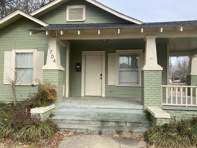 Photo - 1704 Duncan St