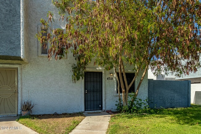 Building Photo - 4718 W Orangewood Ave