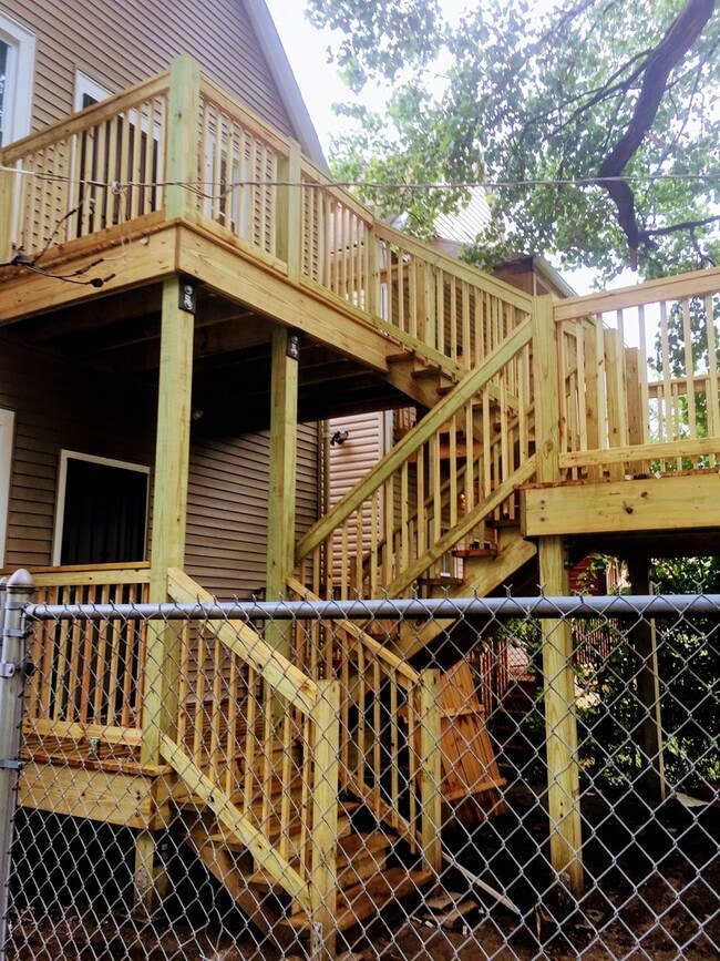 Building Photo - 1034 W 61st St Unit 2nd floor