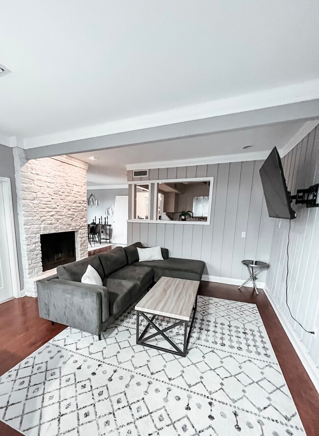 Building Photo - 156 World of Tennis Sq Rental